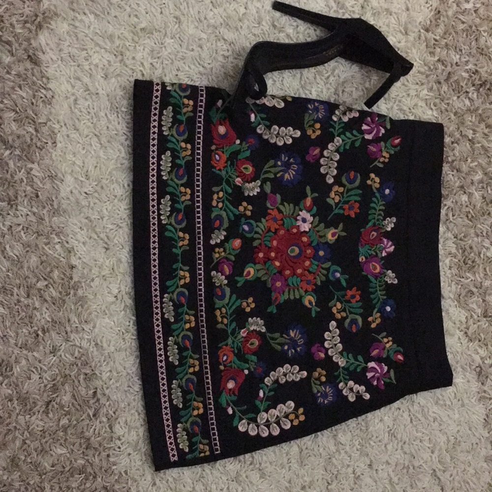 Mini Skirt Embroided